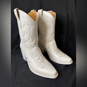 Wetkiss Women's White Short Embroidered Boots Size 8.5